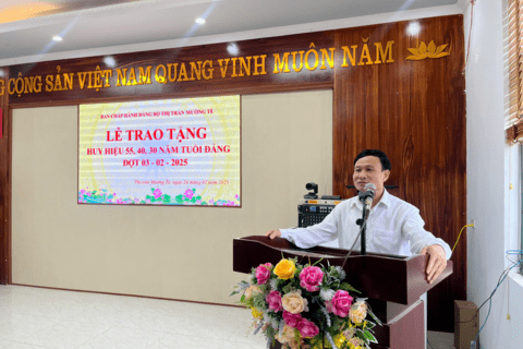 Lễ trao tặng Huy hiệu 55, 40, 30 năm tuổi Đảng đợt 03/02/2025